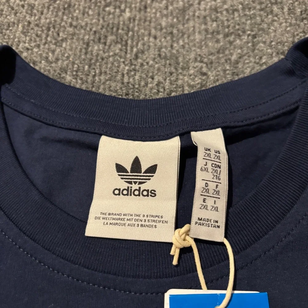 adidas originals trefoil